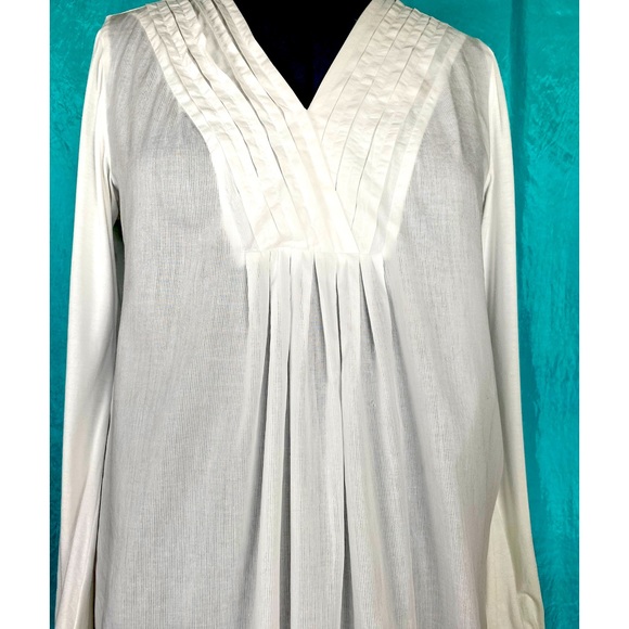 Pin tuck V neck white tunic w/ long sleeves Lg - Picture 1 of 7